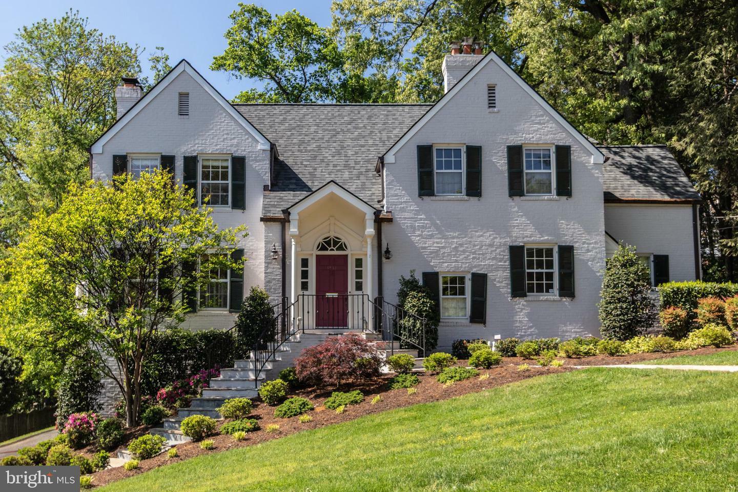 Property Photo: 1911 Belle Haven Road VA 22307