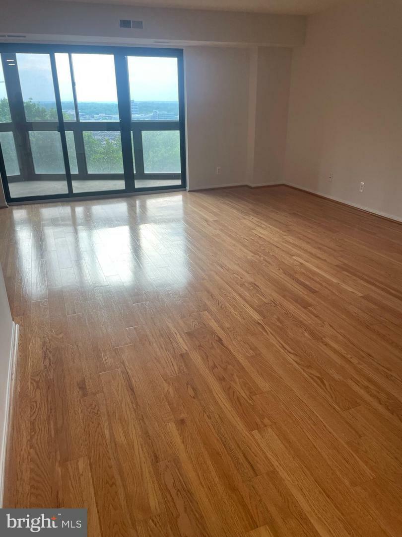 Property Photo: 8370 Greensboro Drive 702 VA 22102