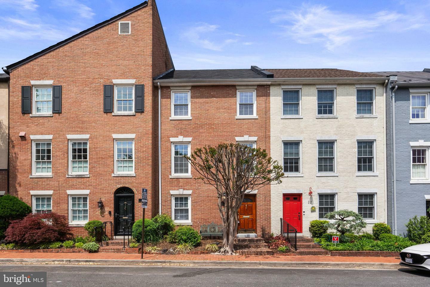 Property Photo: 113 Pommander Walk VA 22314