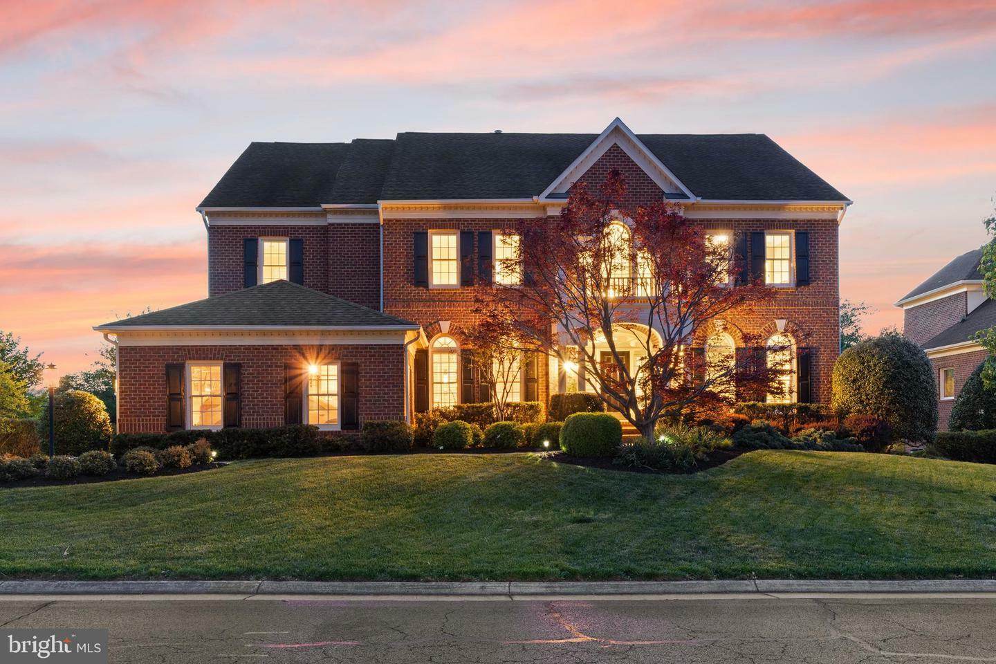 Property Photo: 15698 Spyglass Hill Loop VA 20155