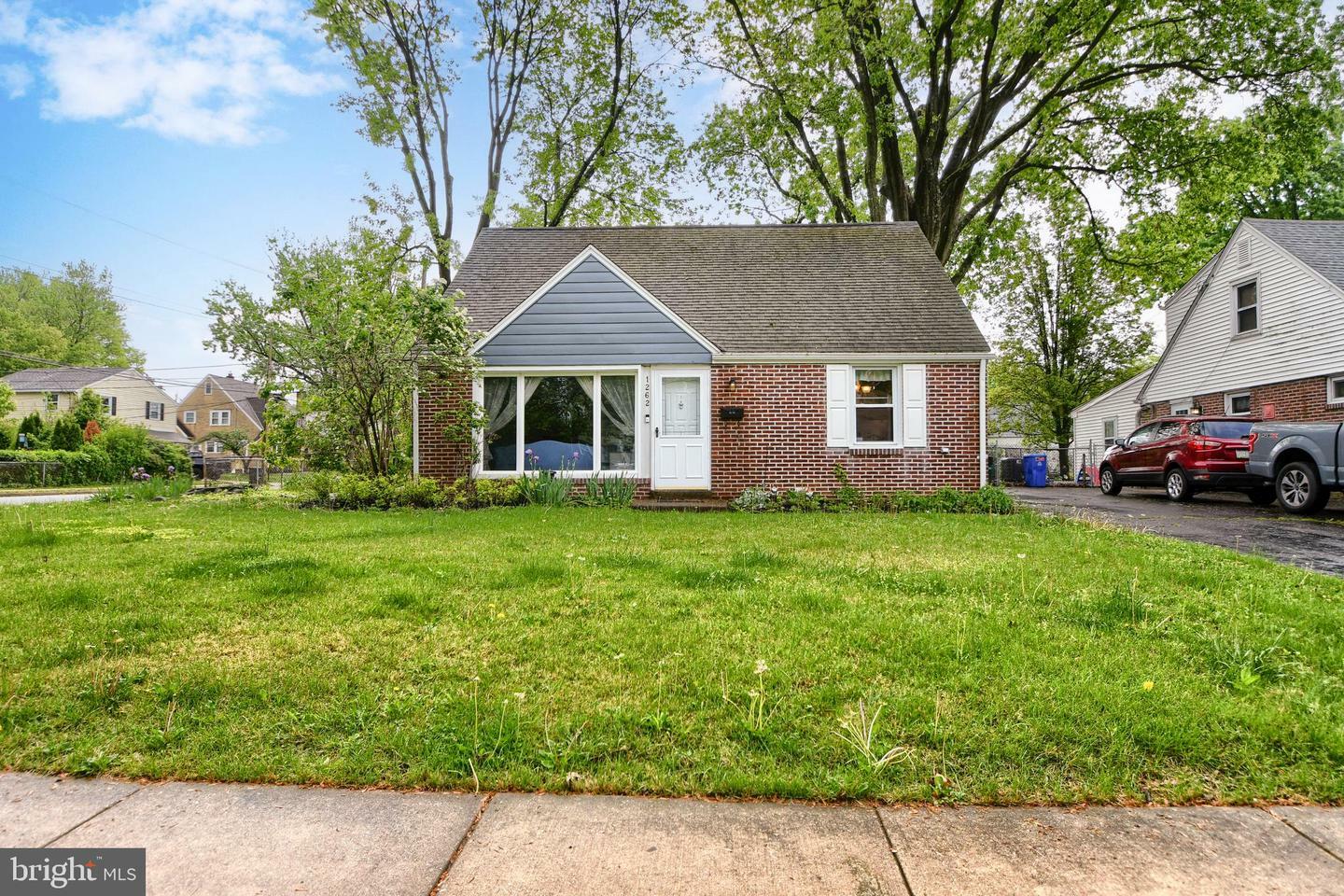 Property Photo: 1262 University Avenue PA 19070