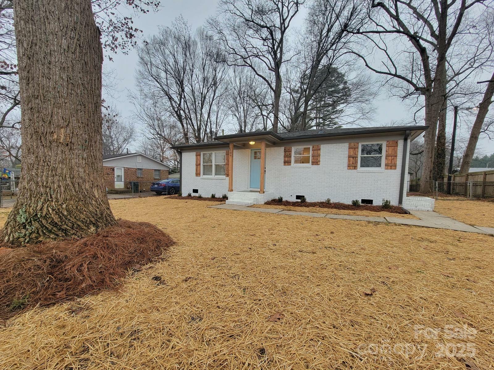Property Photo: 106 Greentree Drive NC 28120