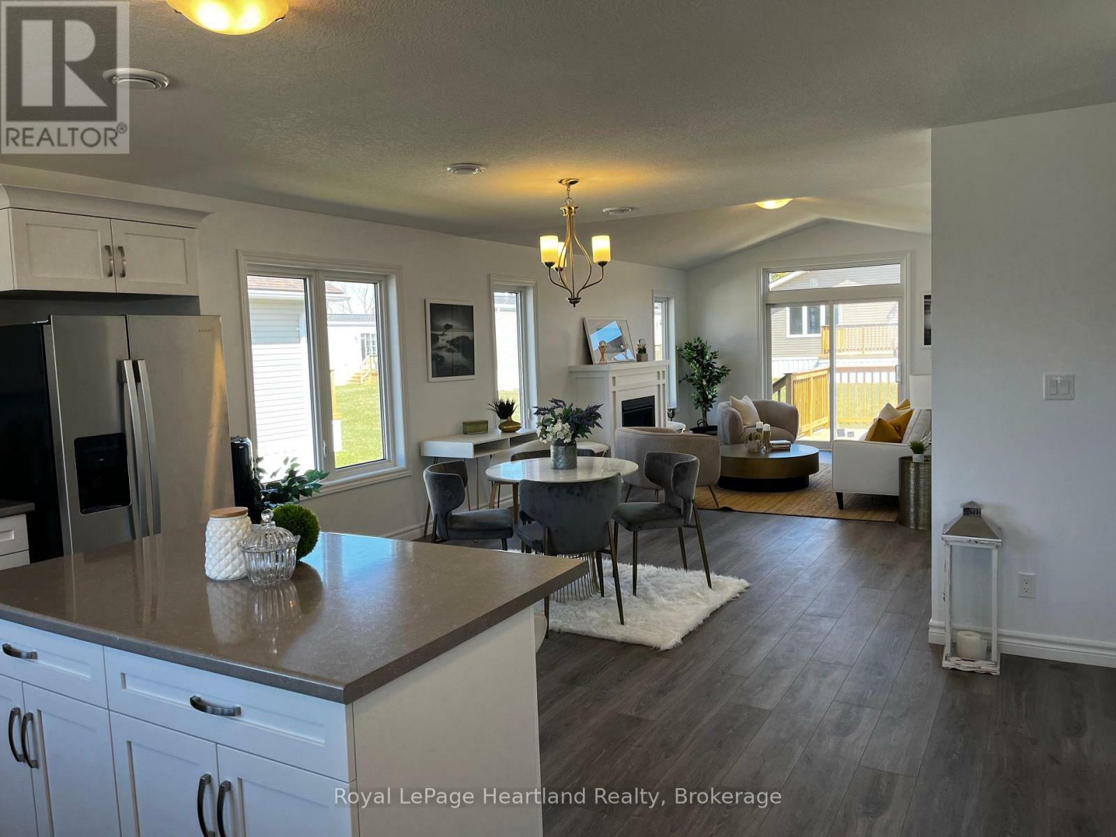 Property Photo: 20 Bluffs View Boulevard ON N7A 0C6