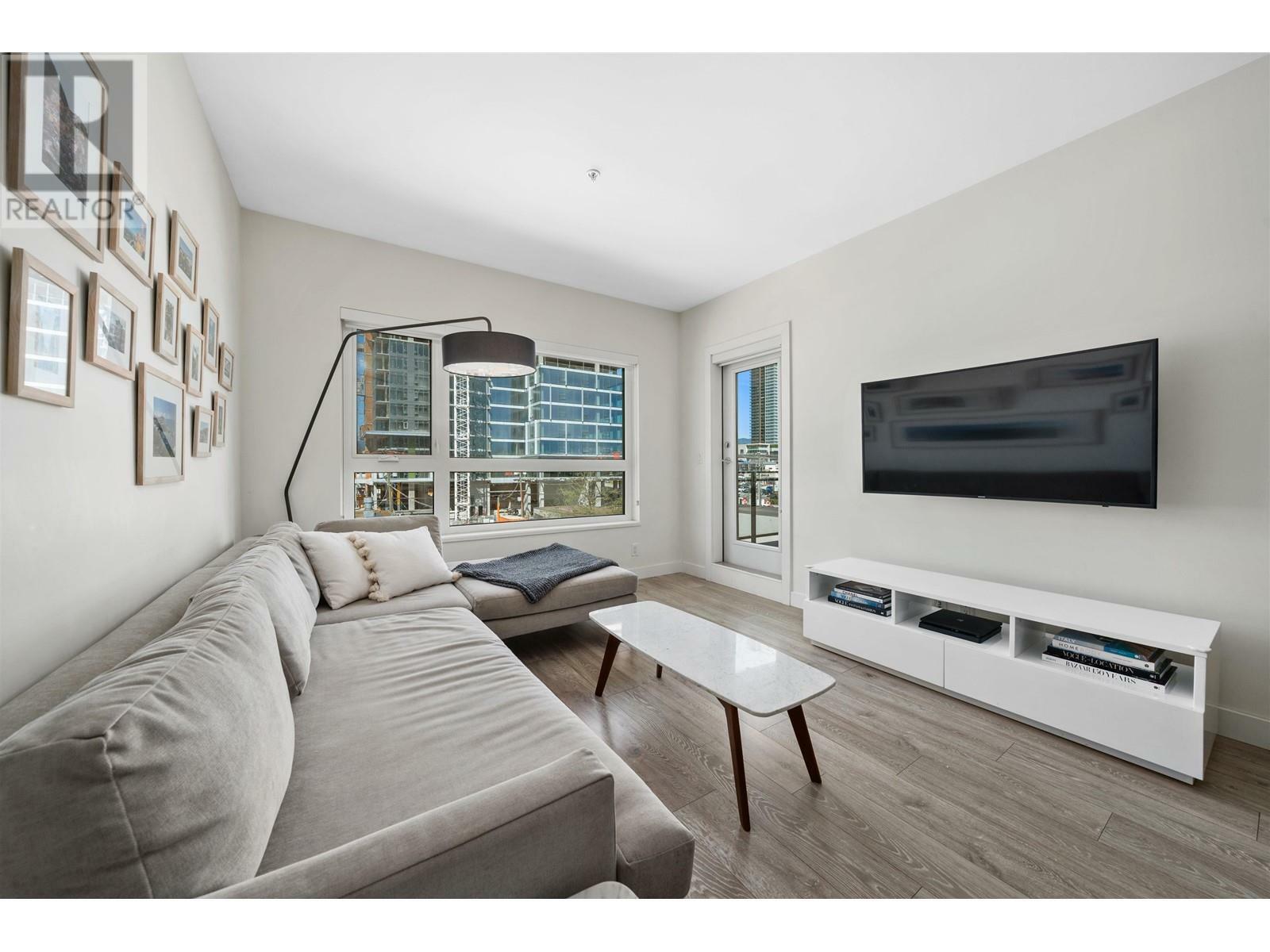 Property Photo:  4468 Dawson Street 402  BC V5C 0J9 