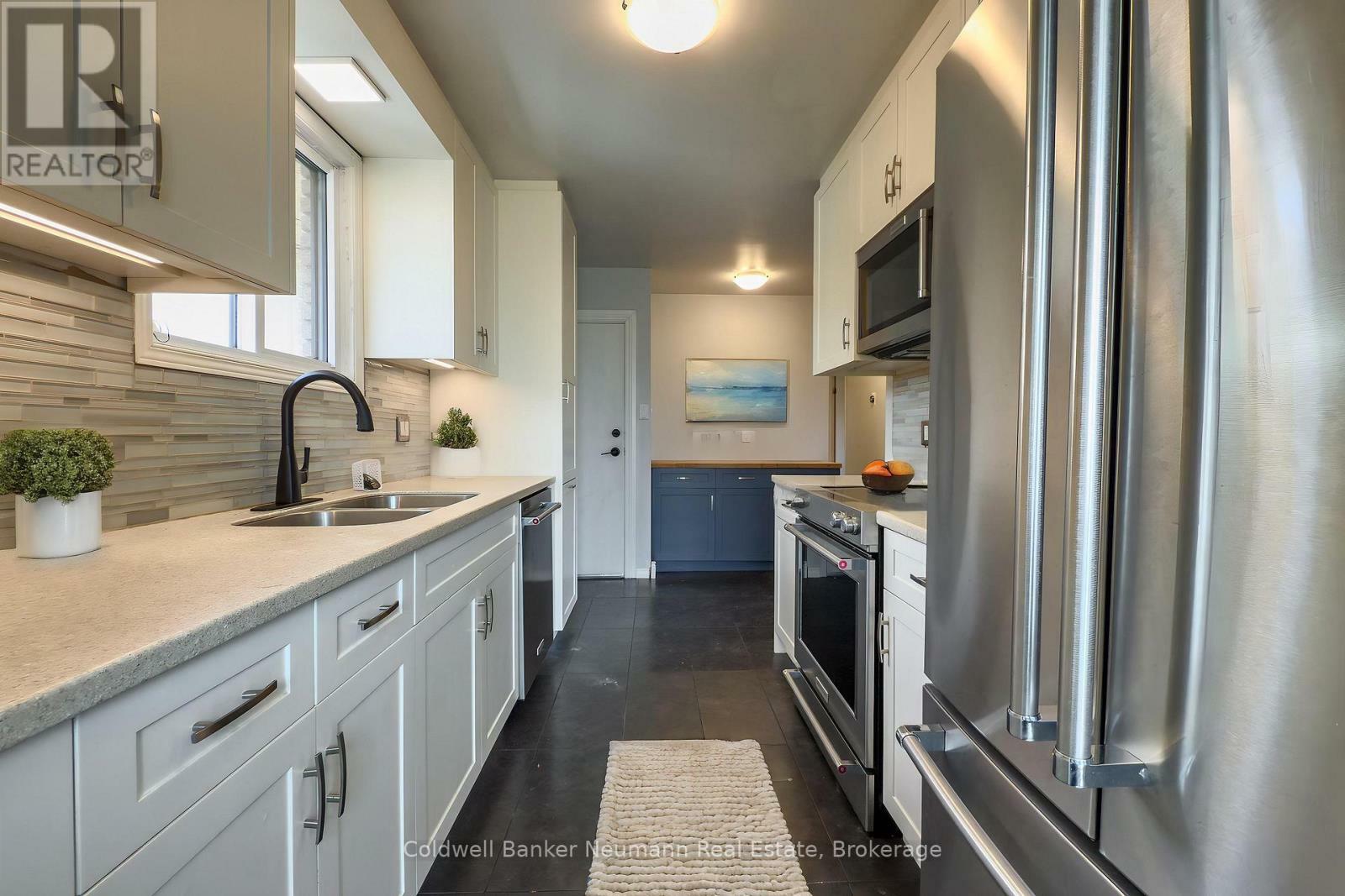Property Photo: 37 Dunhill Crescent ON N1H 7Z7