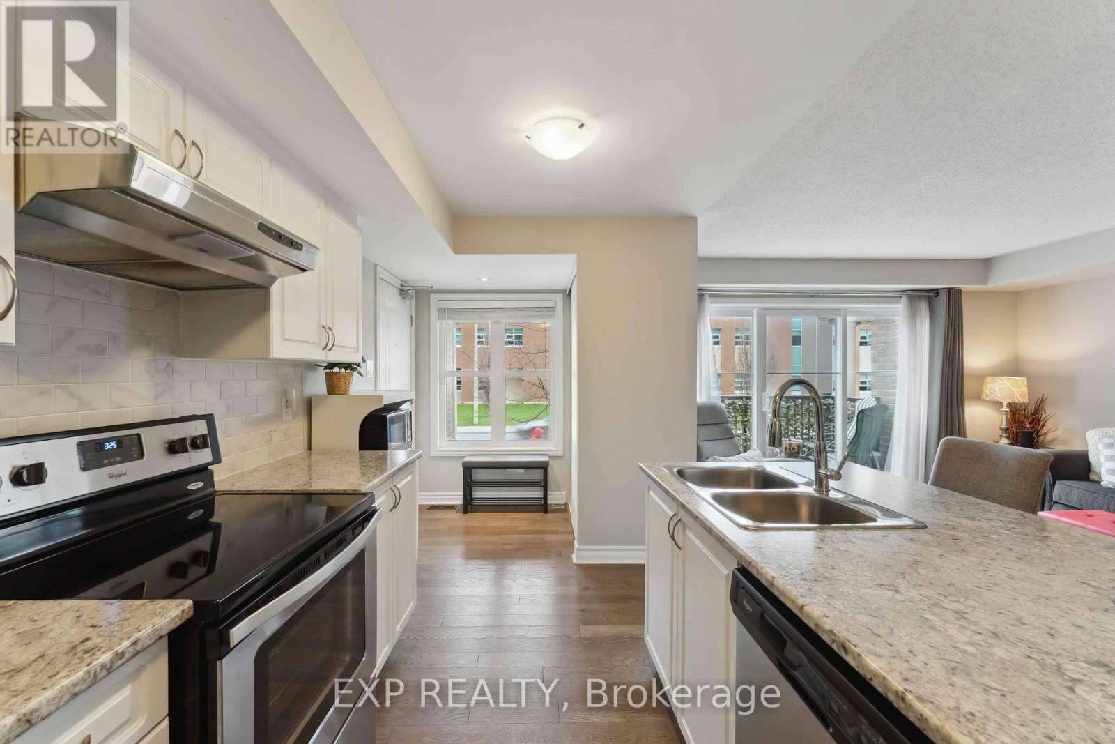 Photo de la propriété: 486 Clearbrook Drive ON K2J 0H9