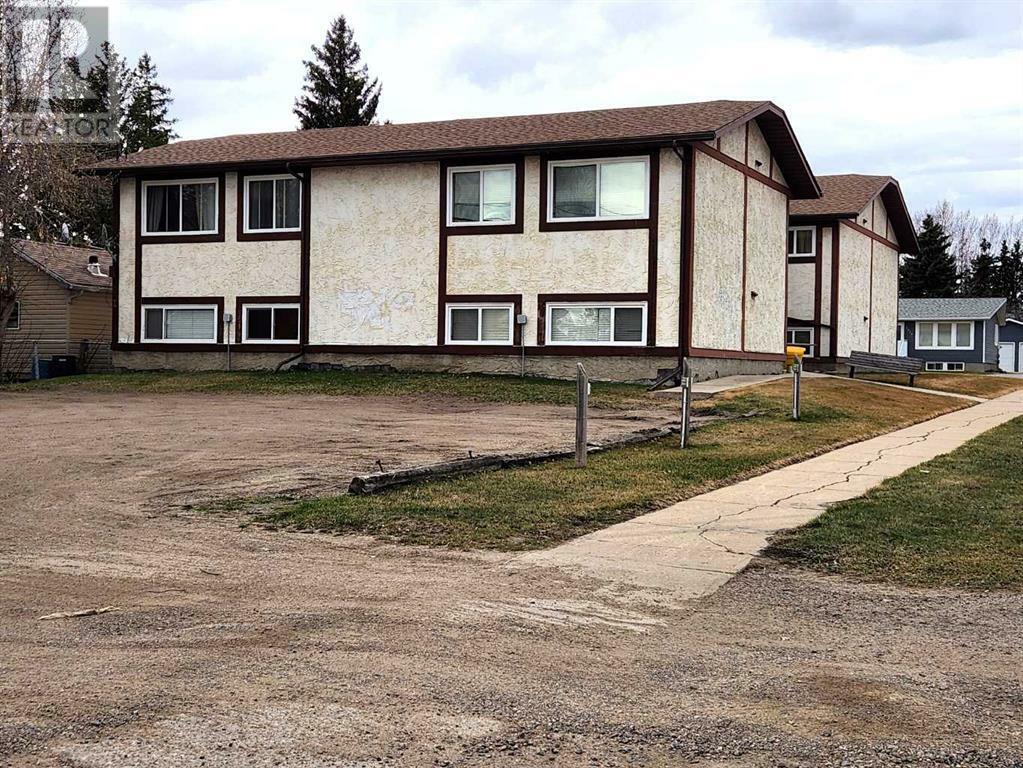 Property Photo: 3315 51 Avenue AB T9V 1E2