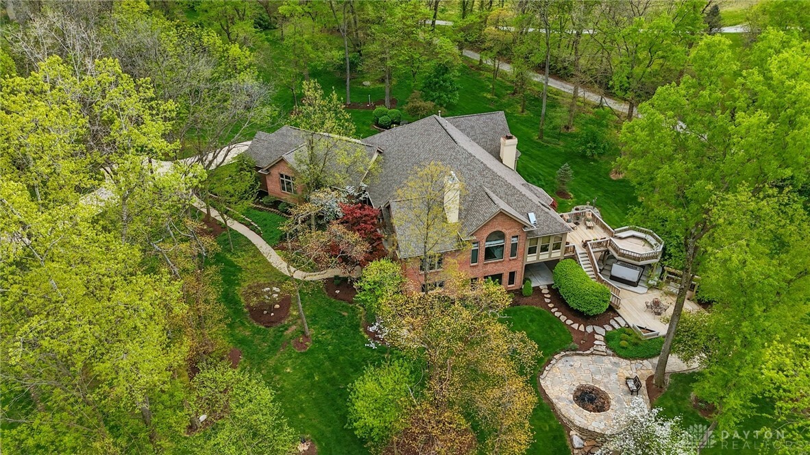 Property Photo: 1585 Oakwood Trail OH 45385
