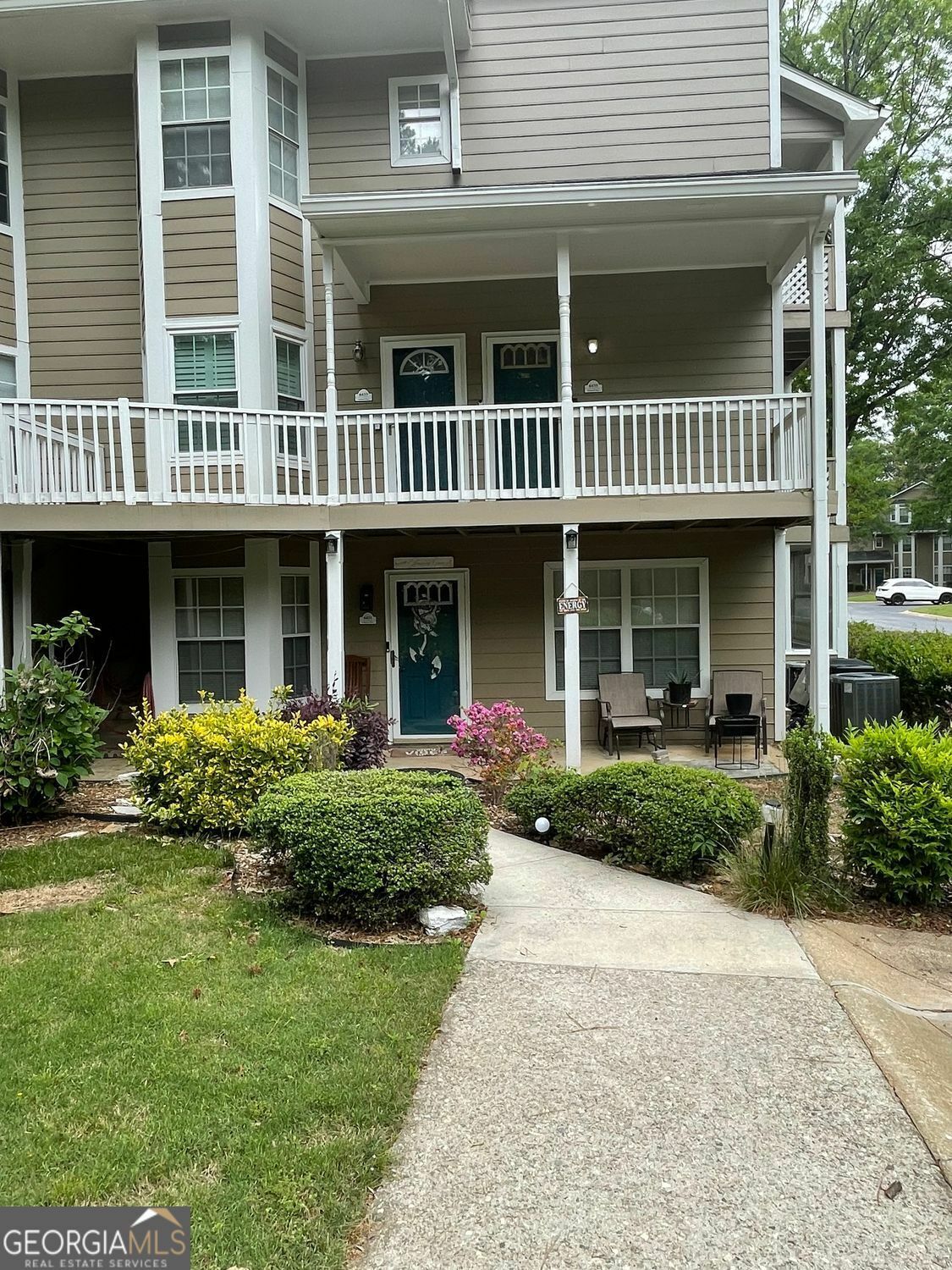 Property Photo: 6431 Oakleaf Way GA 30260