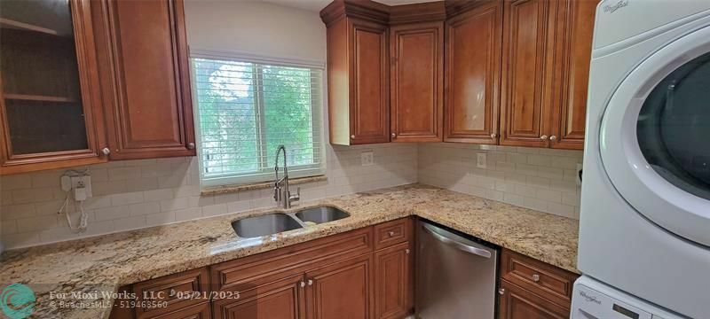 Property Photo: 660 NE 35th St FL 33334