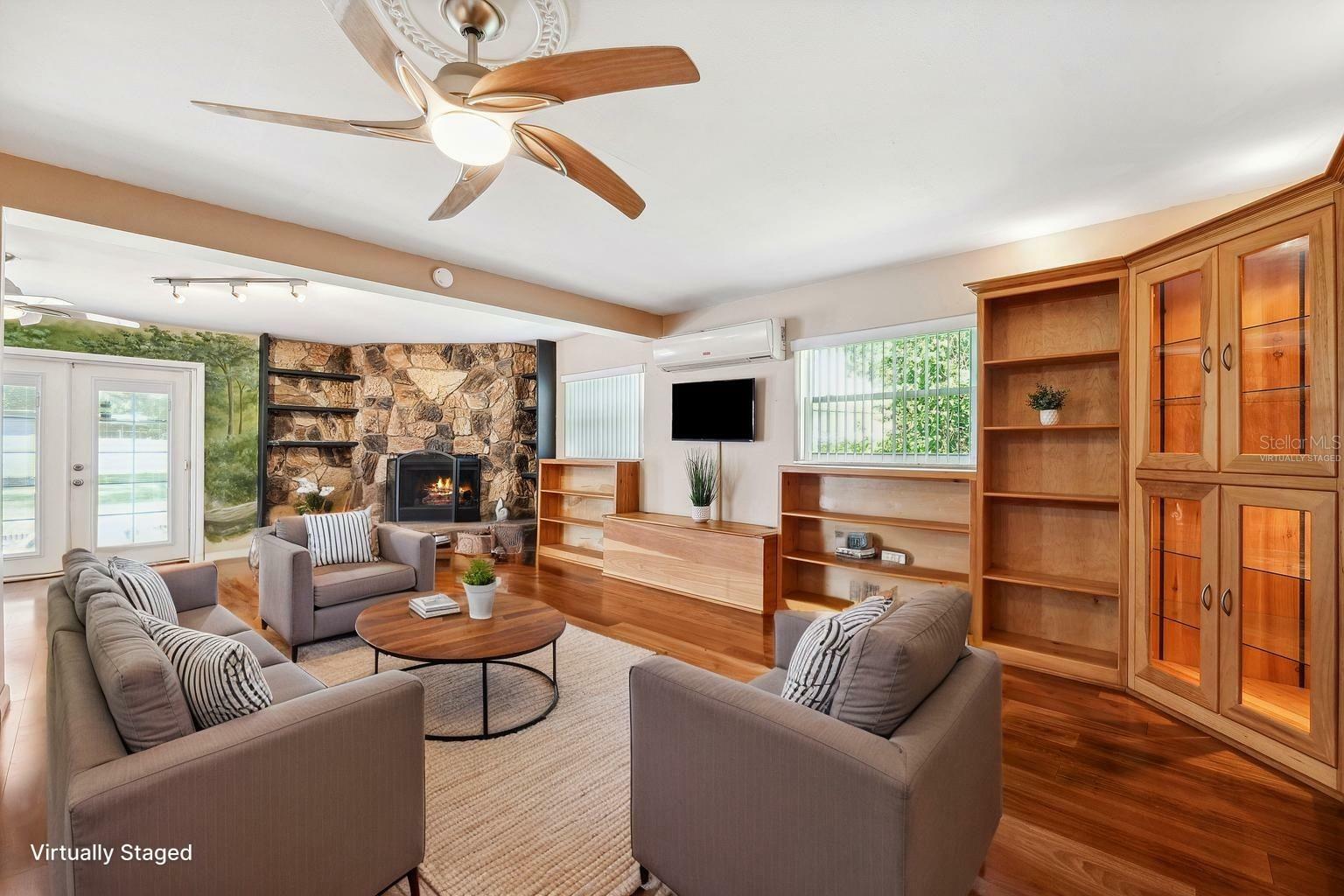 Property Photo: 505 S Larry Circle FL 33511