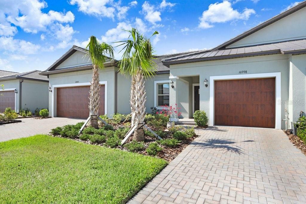 Property Photo: 10998 Gable Dig Loop FL 33576