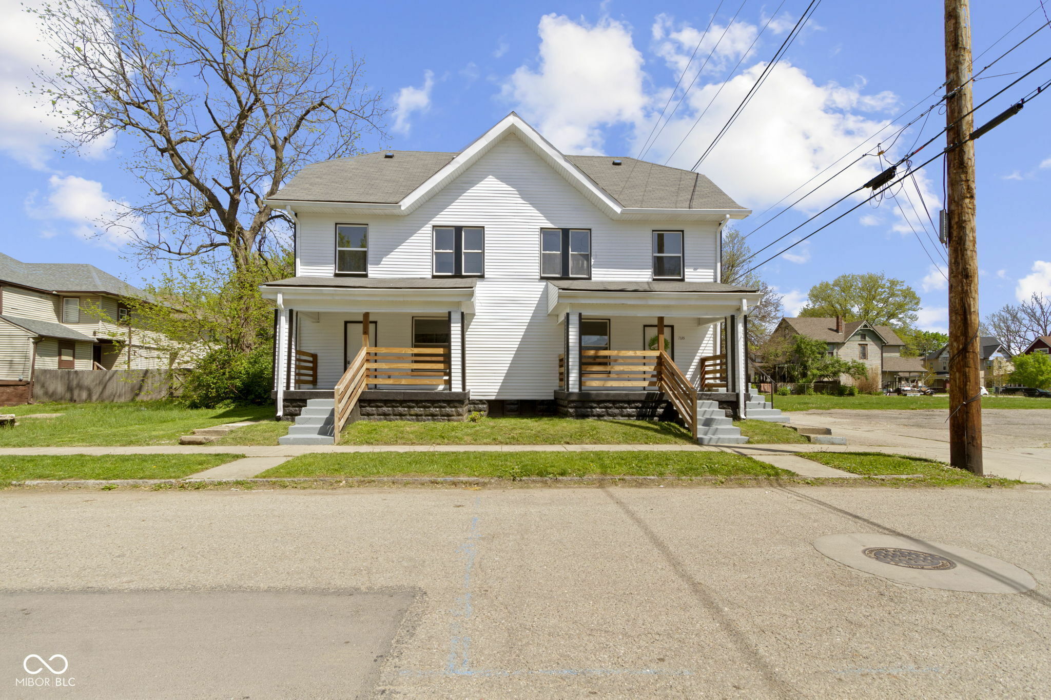 Property Photo: 716 E 27th Street IN 46205