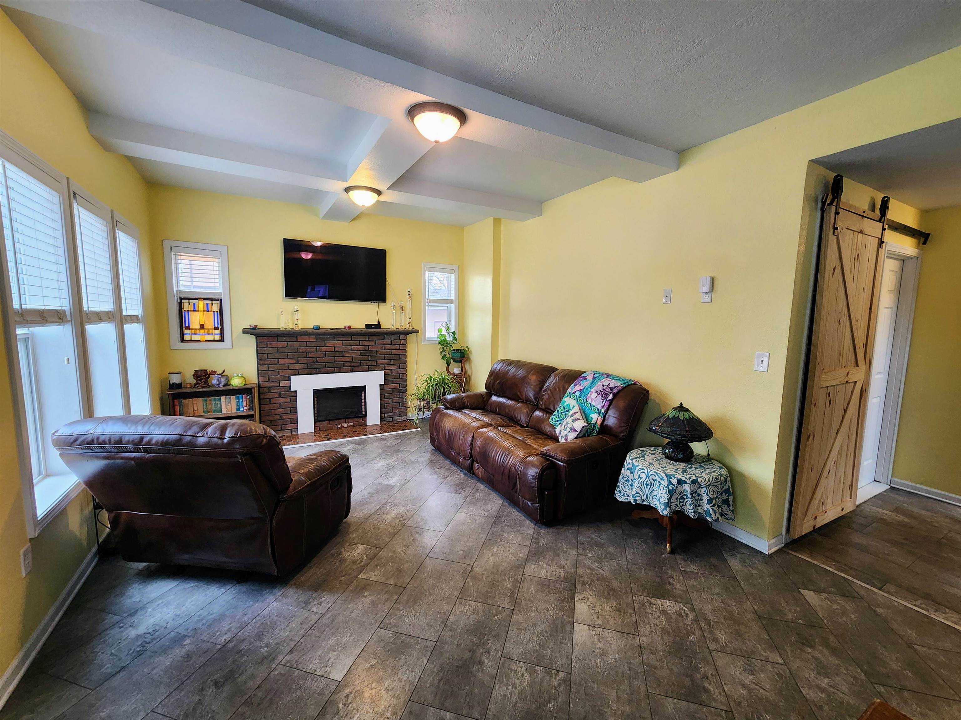 Property Photo: 916 4th Ave NW ND 58703