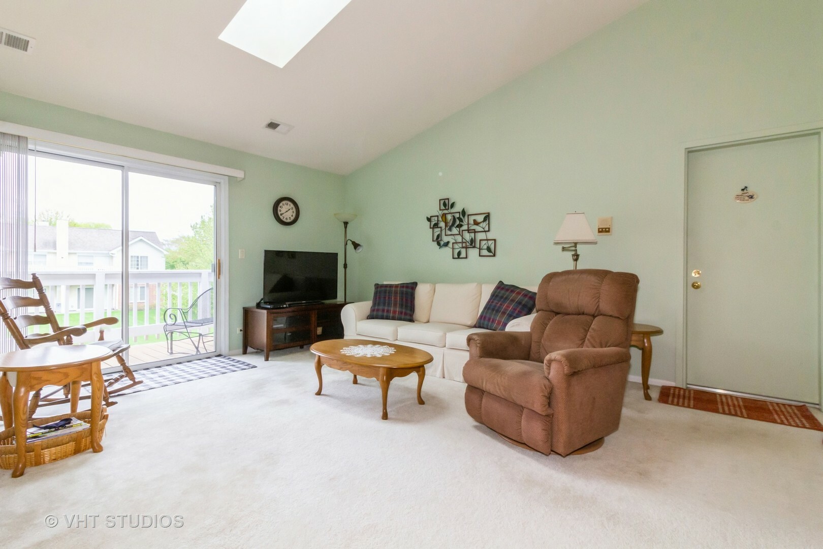 Property Photo: 864 Quin Court 201 IL 60563