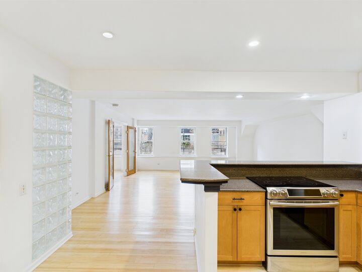 Property Photo: 40 E 9th Street 609 IL 60605