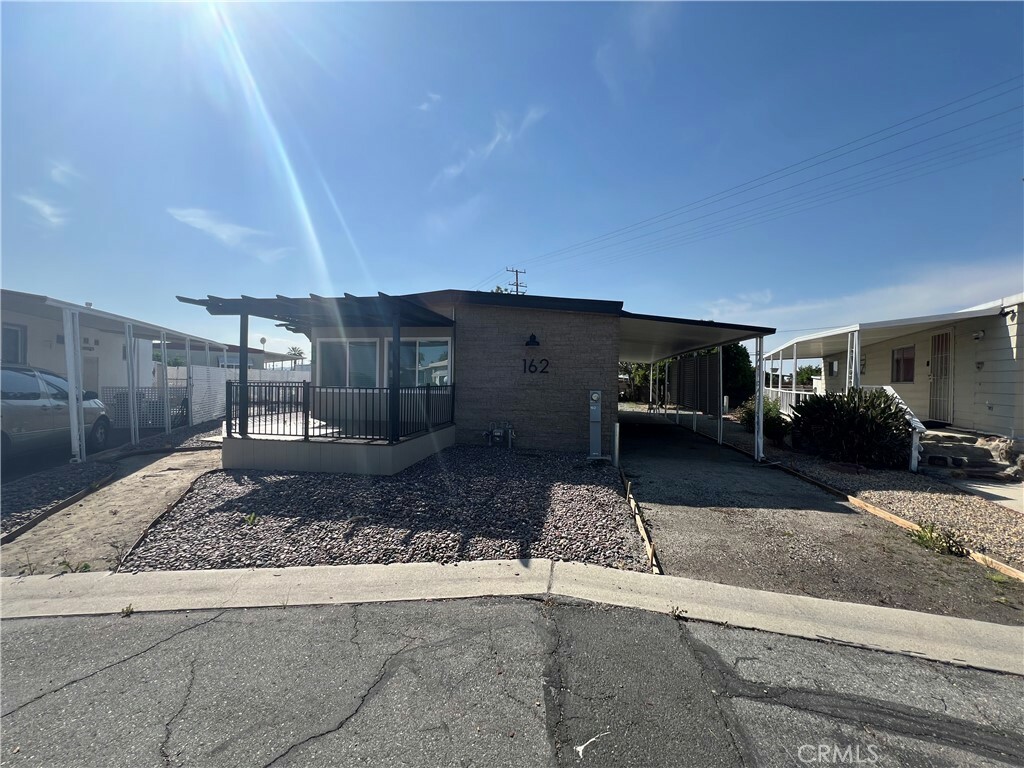 Property Photo:  260 N Lyon Ave 162  CA 92543 