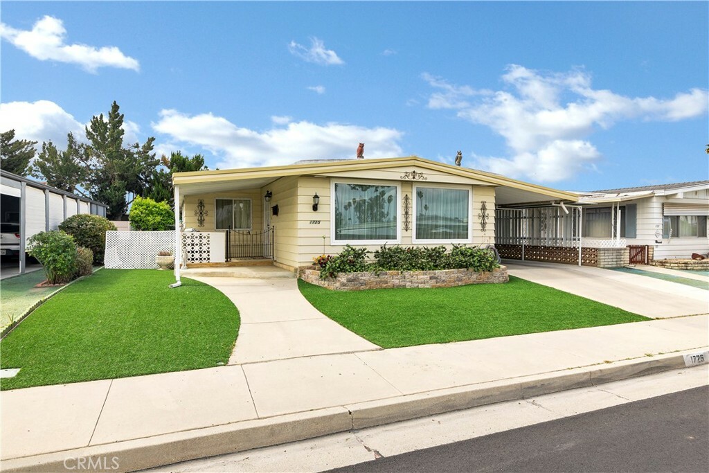Property Photo: 1725 W Johnston Avenue CA 92545