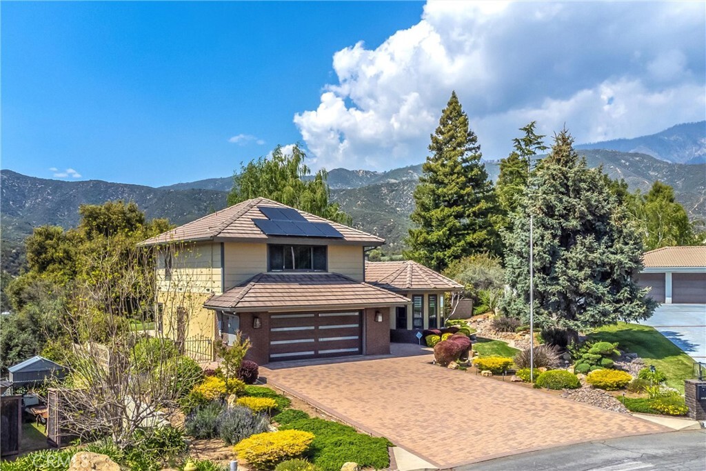 Property Photo: 13046 Oak Crest Drive CA 92399