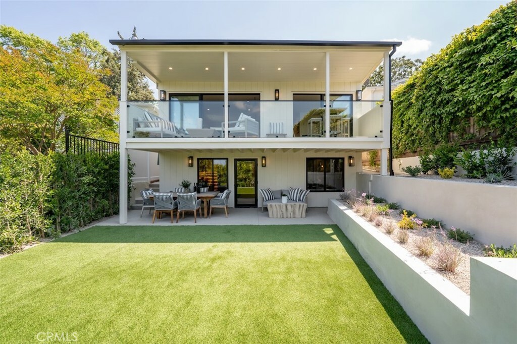 13817 Valley Vista Boulevard  Sherman Oaks CA 91423 photo