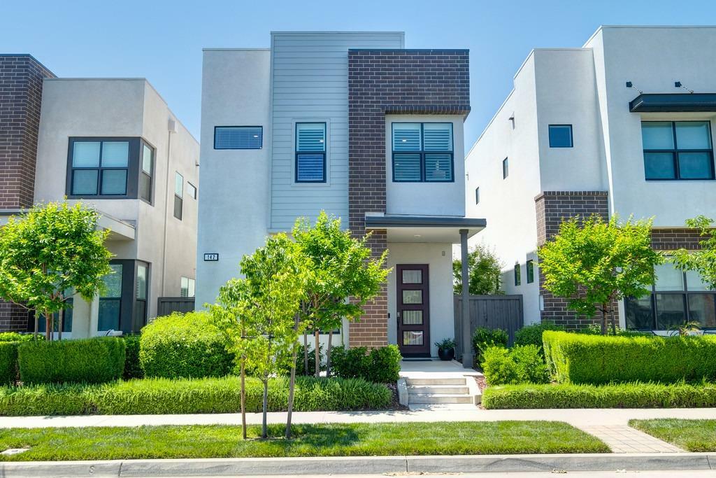 Property Photo: 142 Fonseca Street CA 95816