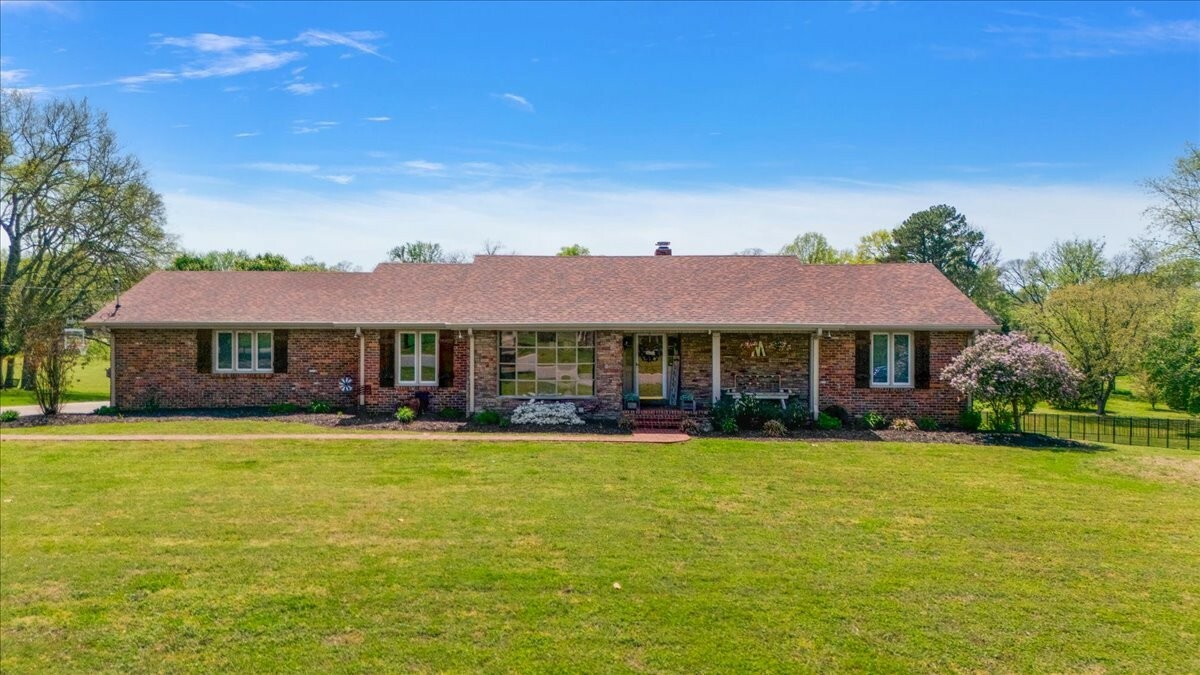 Property Photo: 206 Kennett Rd TN 37138