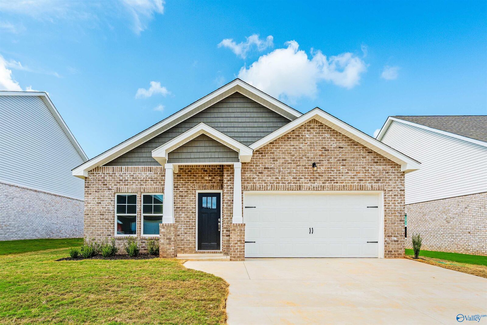 Property Photo:  284 Brier Estate Drive  AL 35759