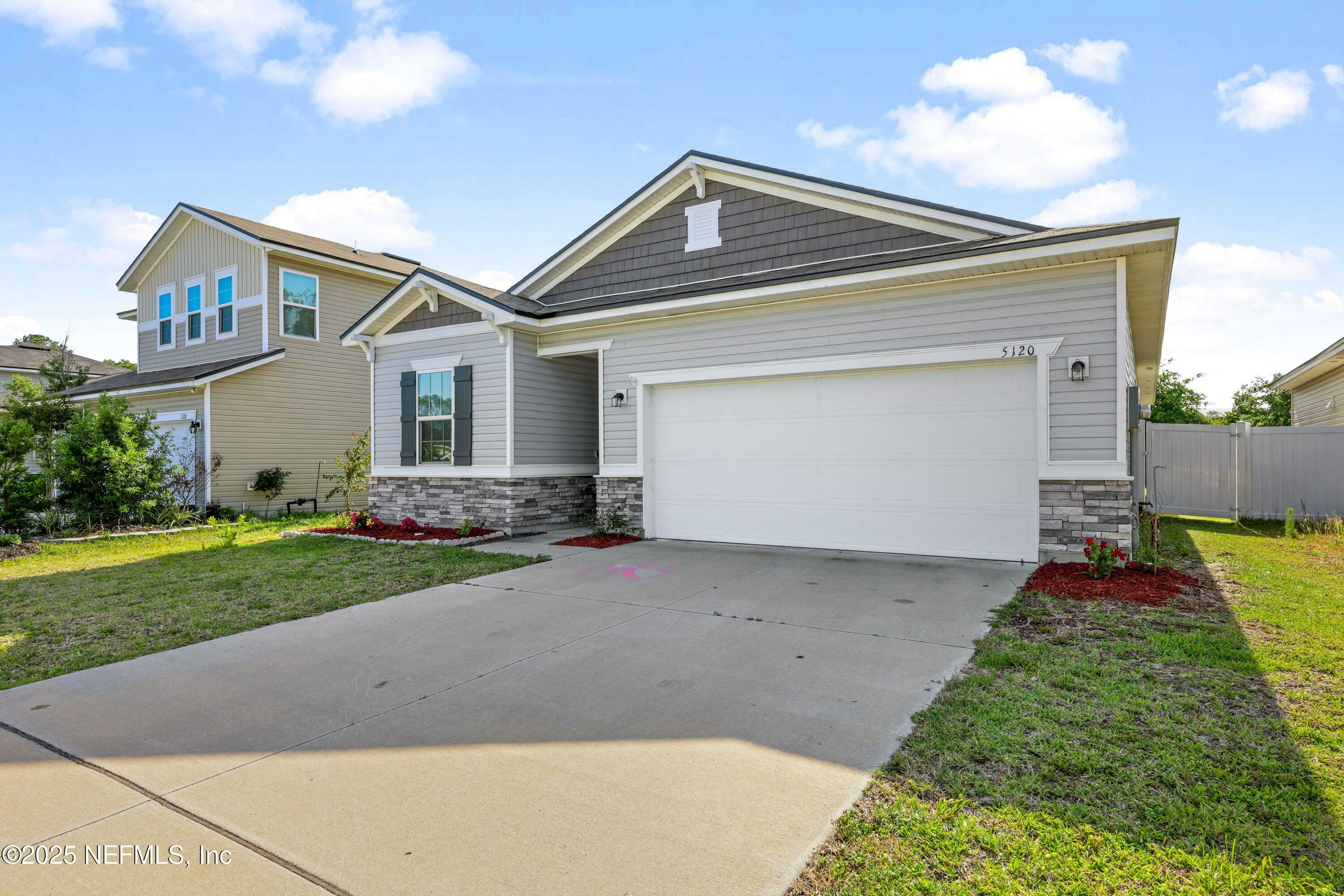 Property Photo: 5120 Sawmill Pt Way FL 32210