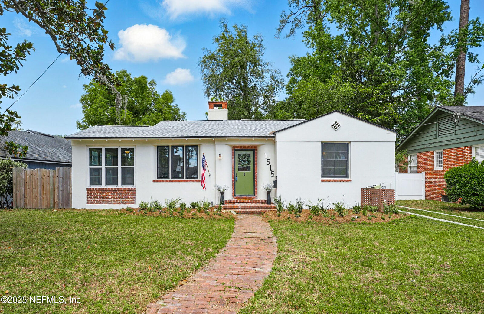 Property Photo: 1515 Kingswood Road FL 32207