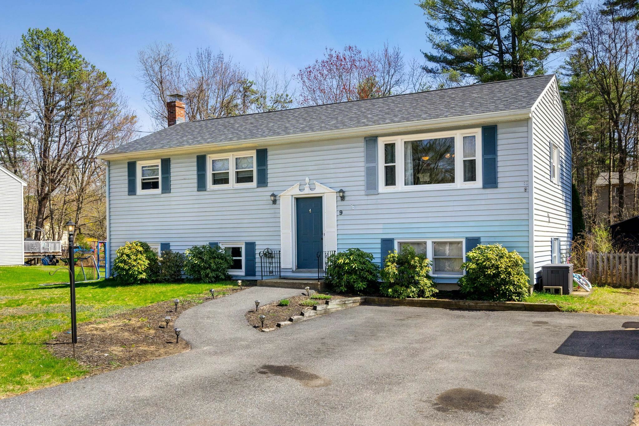 Property Photo: 9 Carriage Lane NH 03054