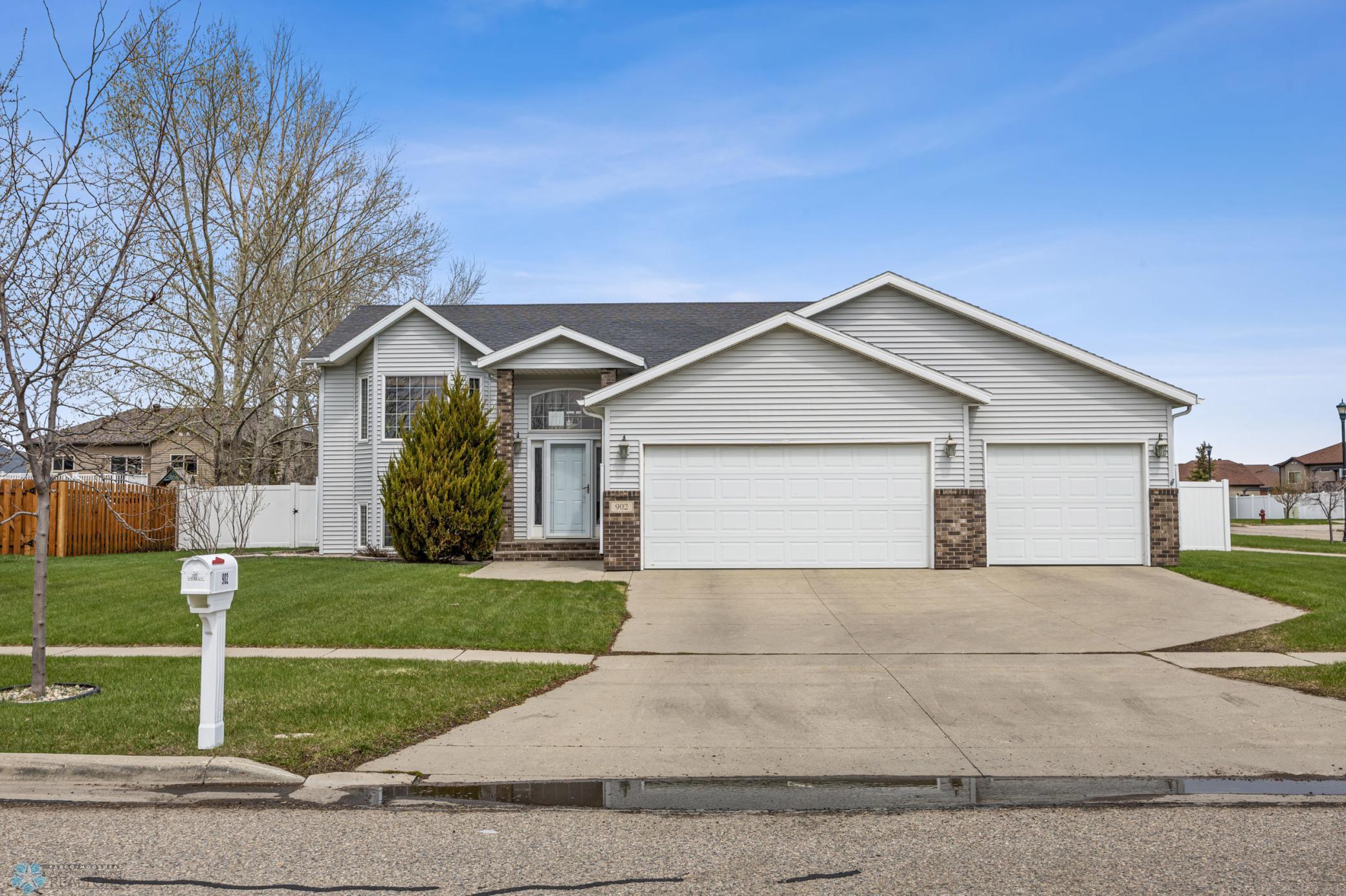 902 Parkway Drive  West Fargo ND 58078 photo