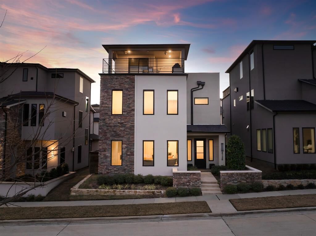 Property Photo: 4126 Entrada Way TX 75219
