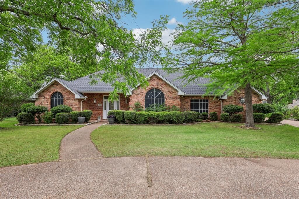 Property Photo: 4518 Cimmaron Trail TX 76049