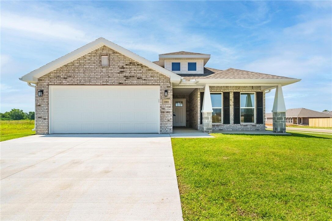 Property Photo:  1801 Edwards Street  AR 72751 