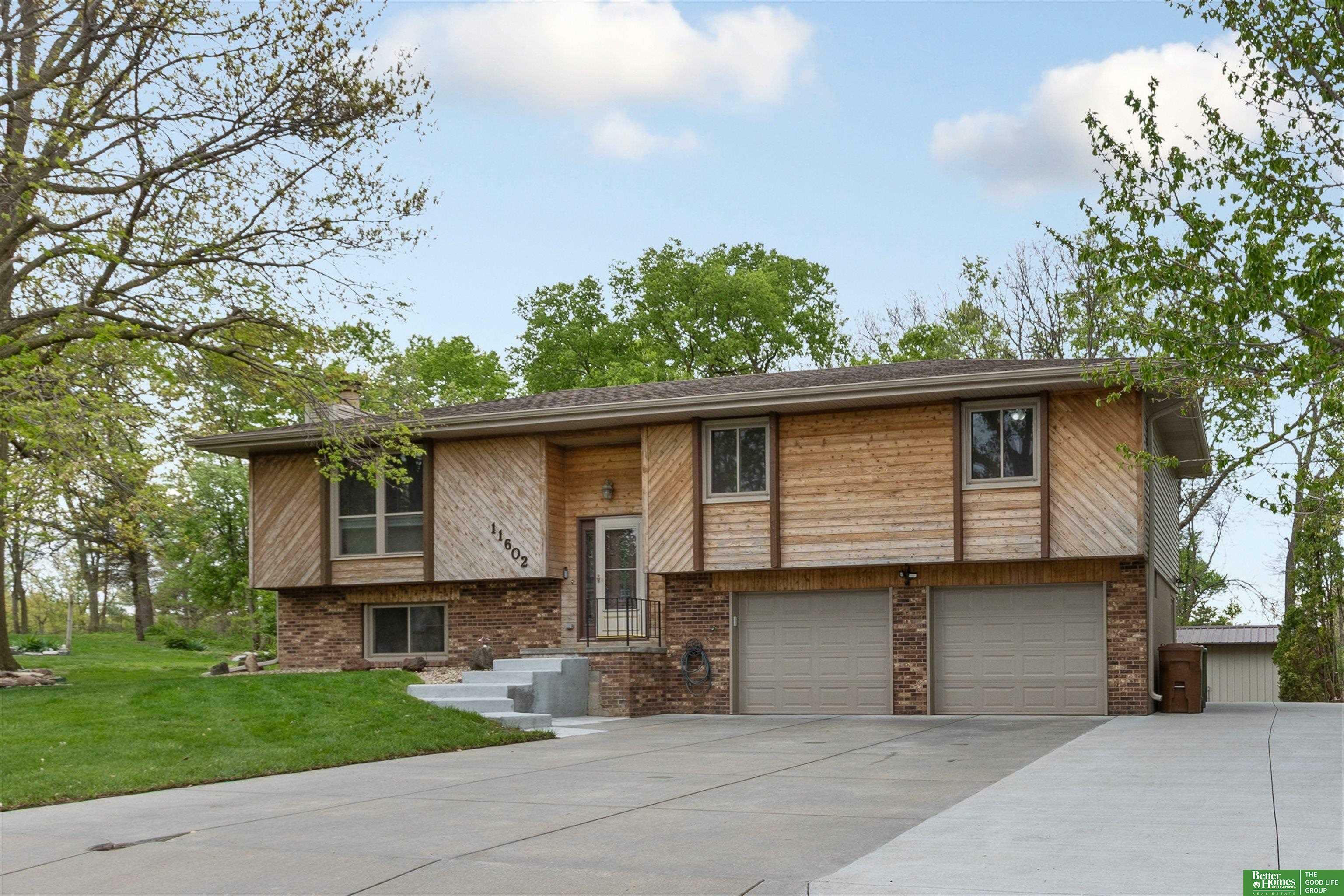 Property Photo: 11602 S 39 Street NE 68123