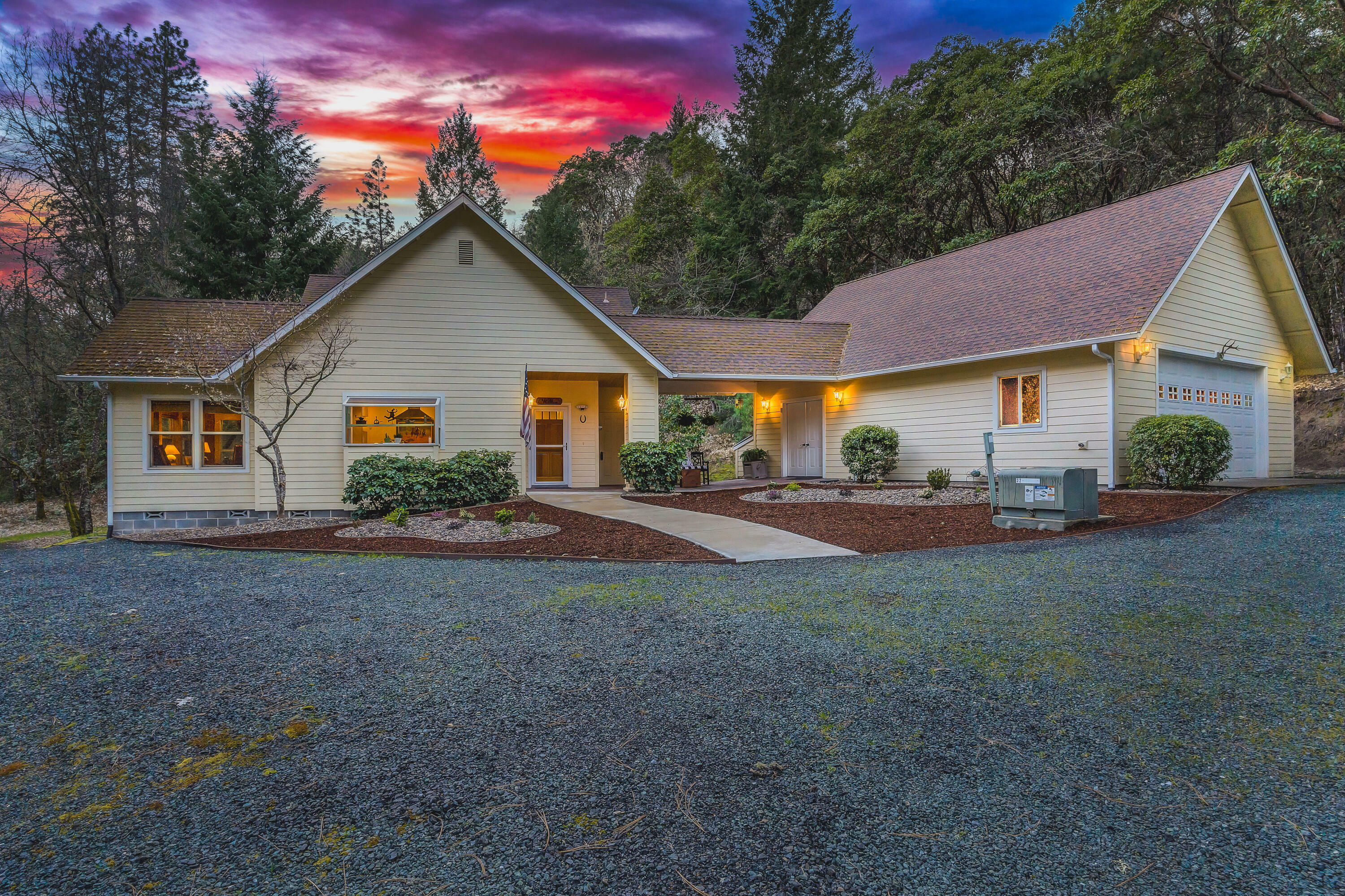 Property Photo: 780 Pinecrest Drive OR 97526