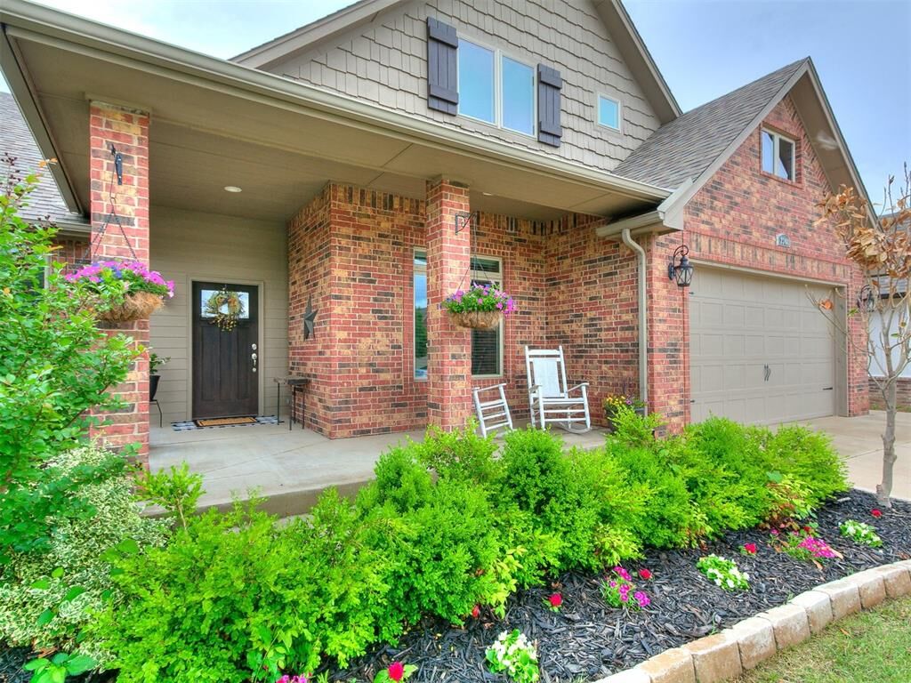 Property Photo:  2308 Bretford Way  OK 73071 