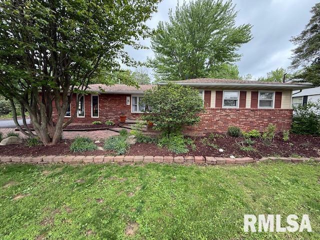 Property Photo: 303 S Greenbriar Road IL 62918