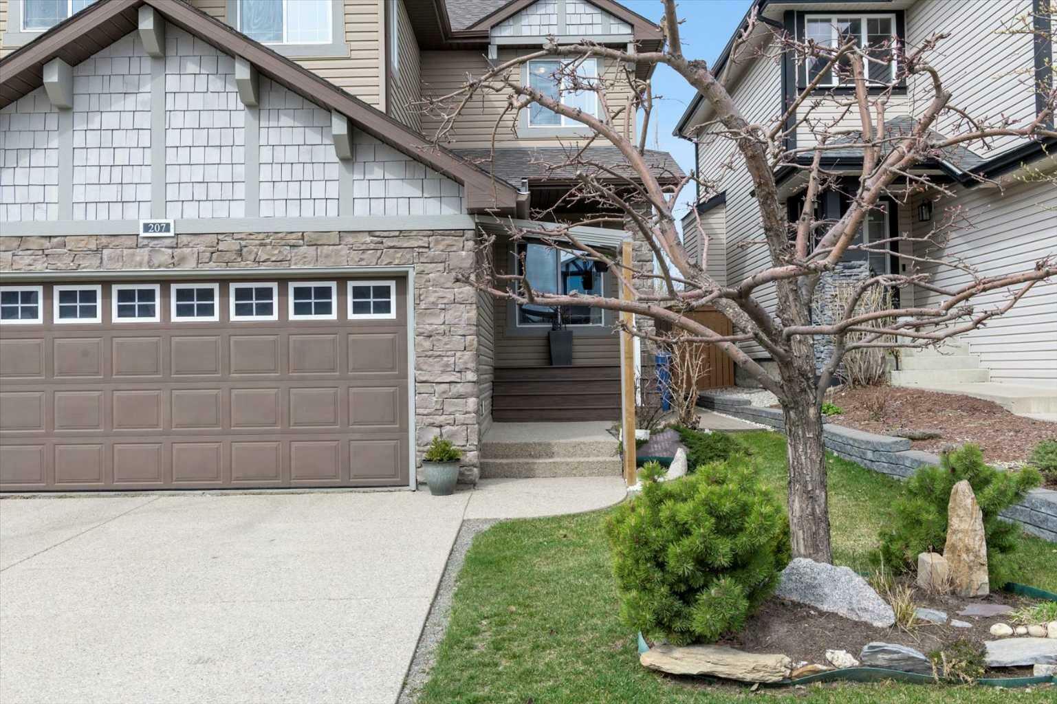 Property Photo: 207 Royal Oak Bay NW AB T3G 6A4