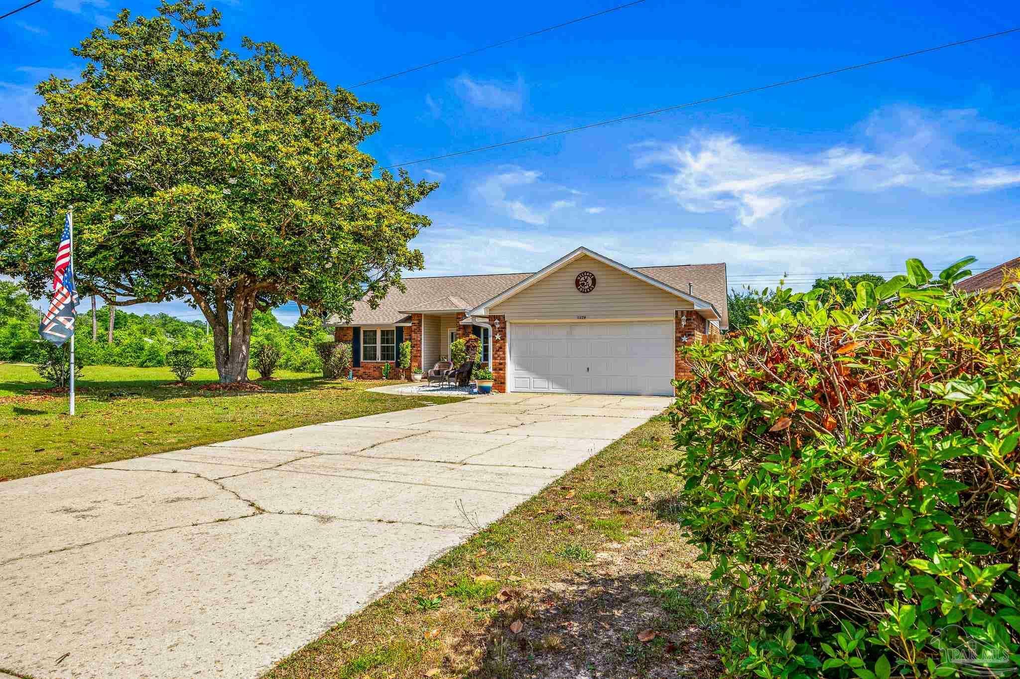 Property Photo: 1229 Tiffany Dr FL 32514