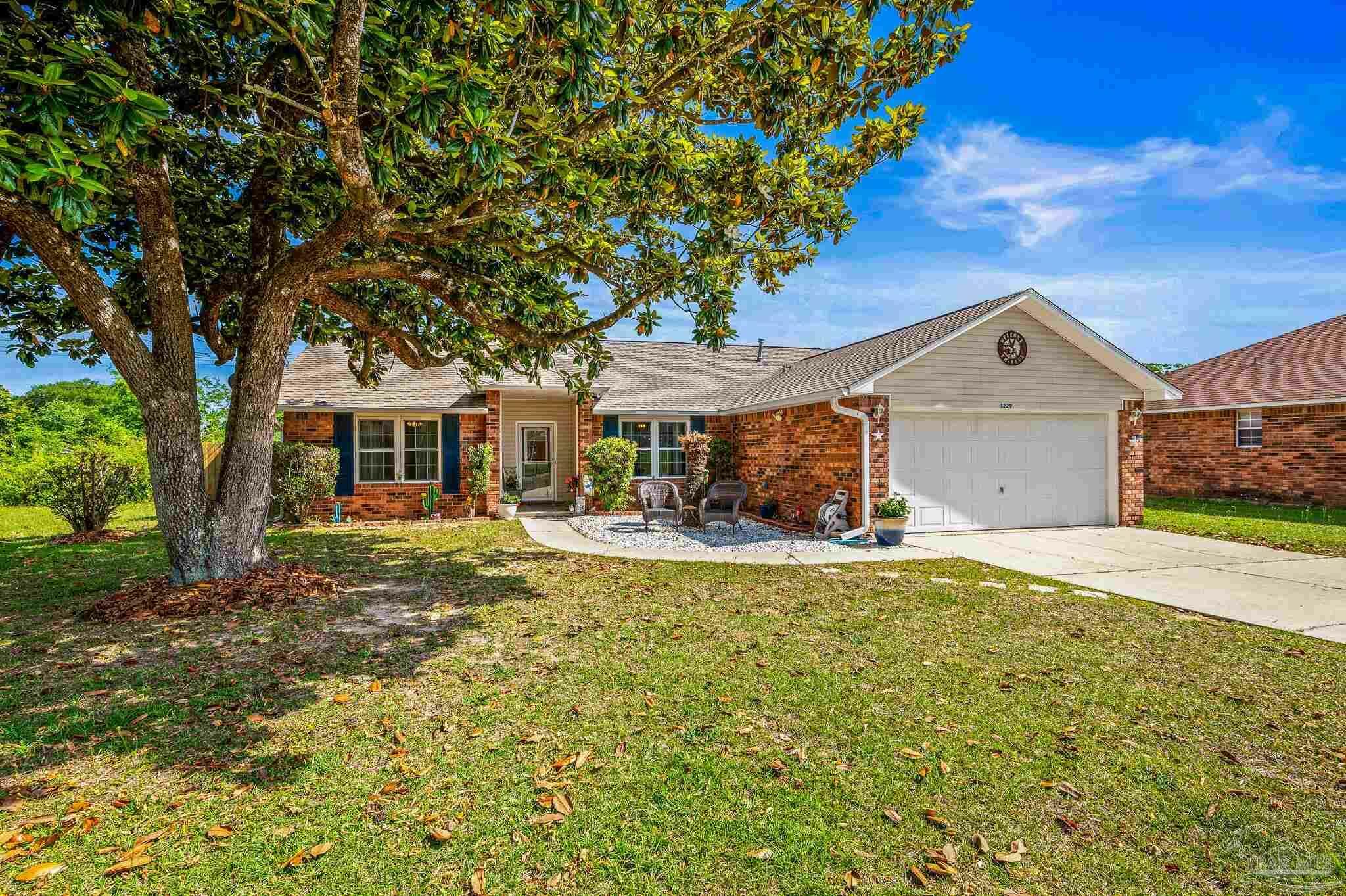 Property Photo: 1229 Tiffany Dr FL 32514