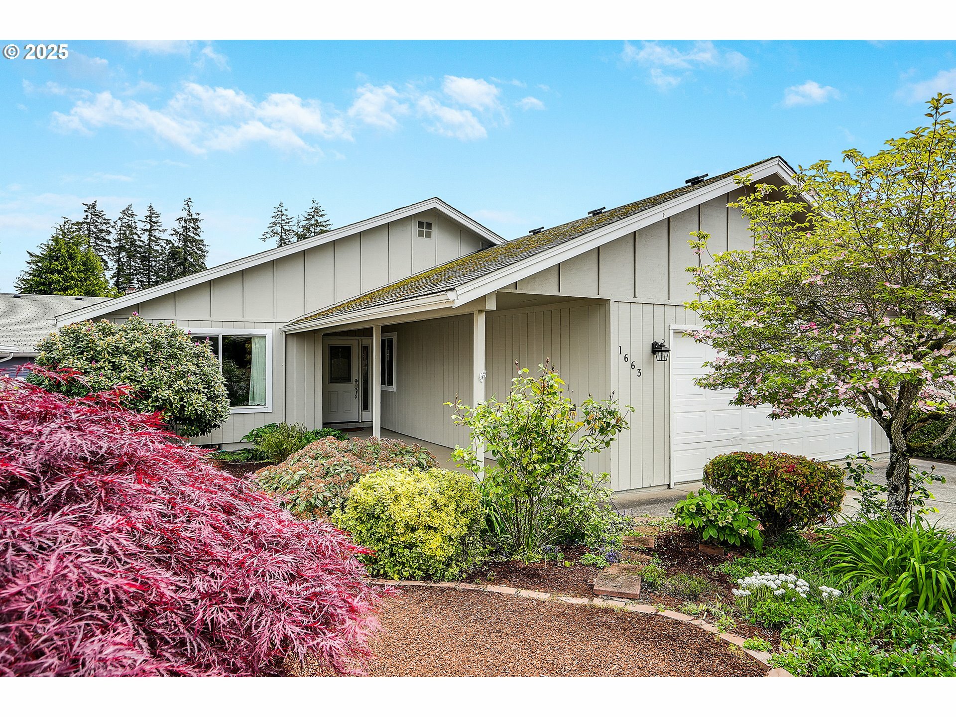 Property Photo: 1663 Sunrise Cir NW OR 97304