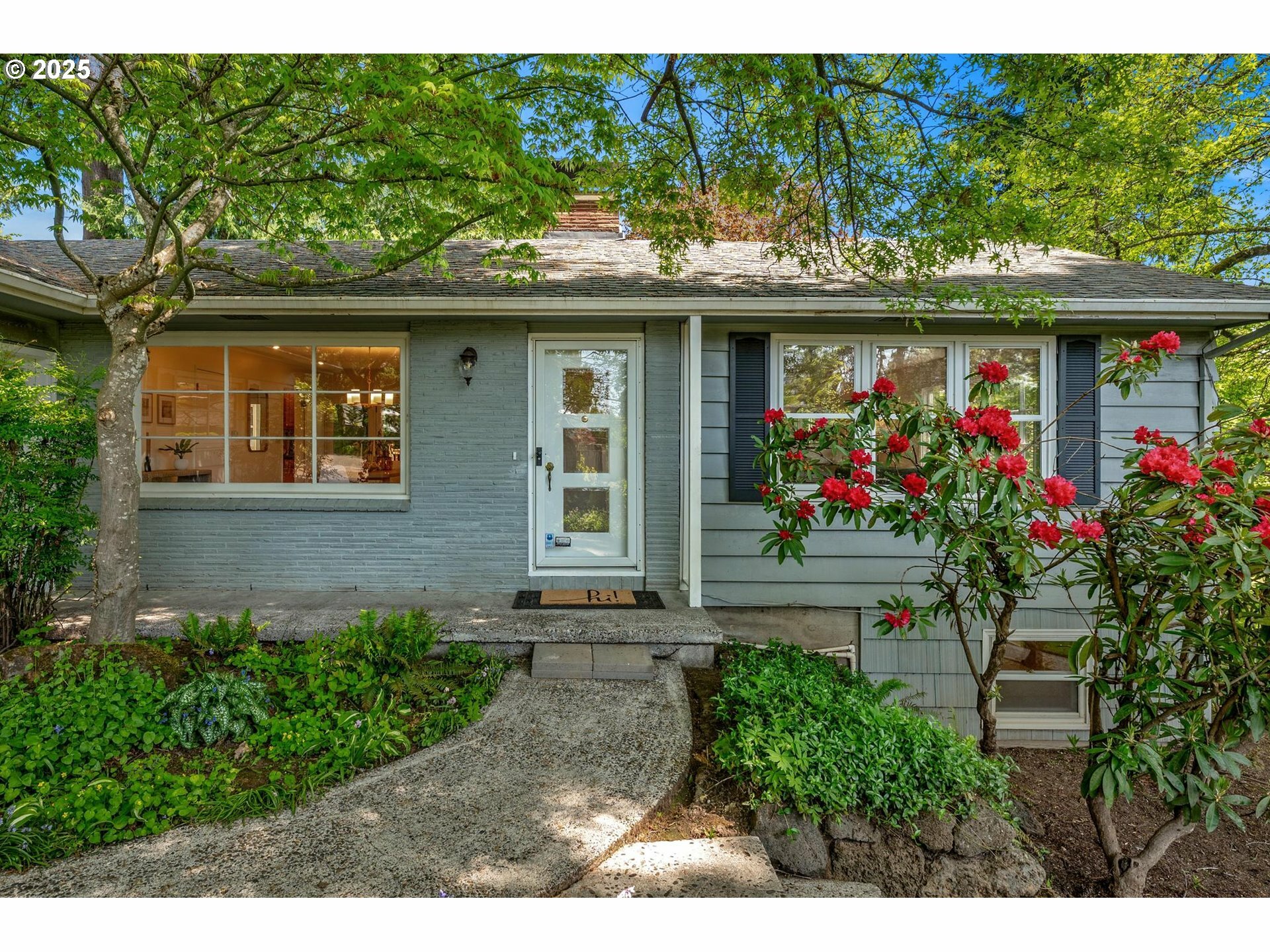 Property Photo: 3830 SW Ridgewood Ave OR 97225
