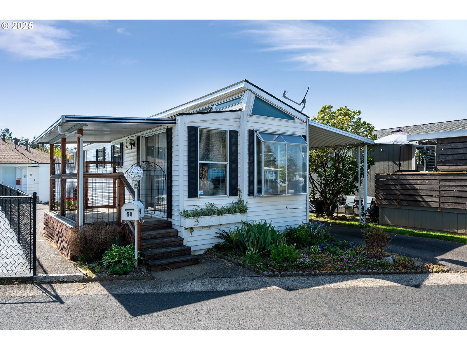 Property Photo:  19776 SE Stark St 58  OR 97233 