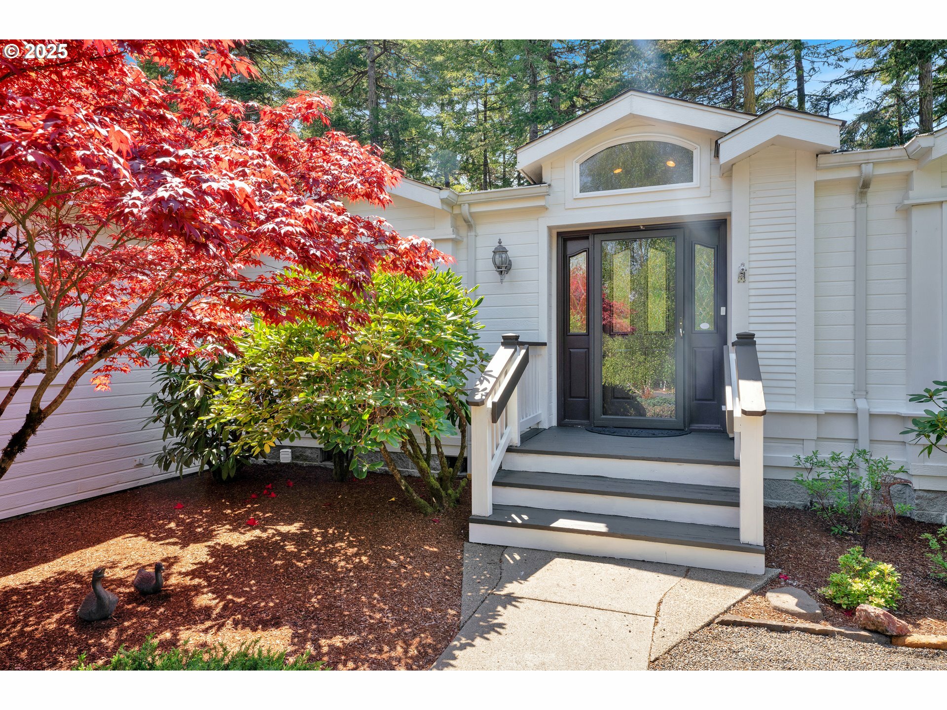 Property Photo: 901 Lillie Circle Dr OR 97439