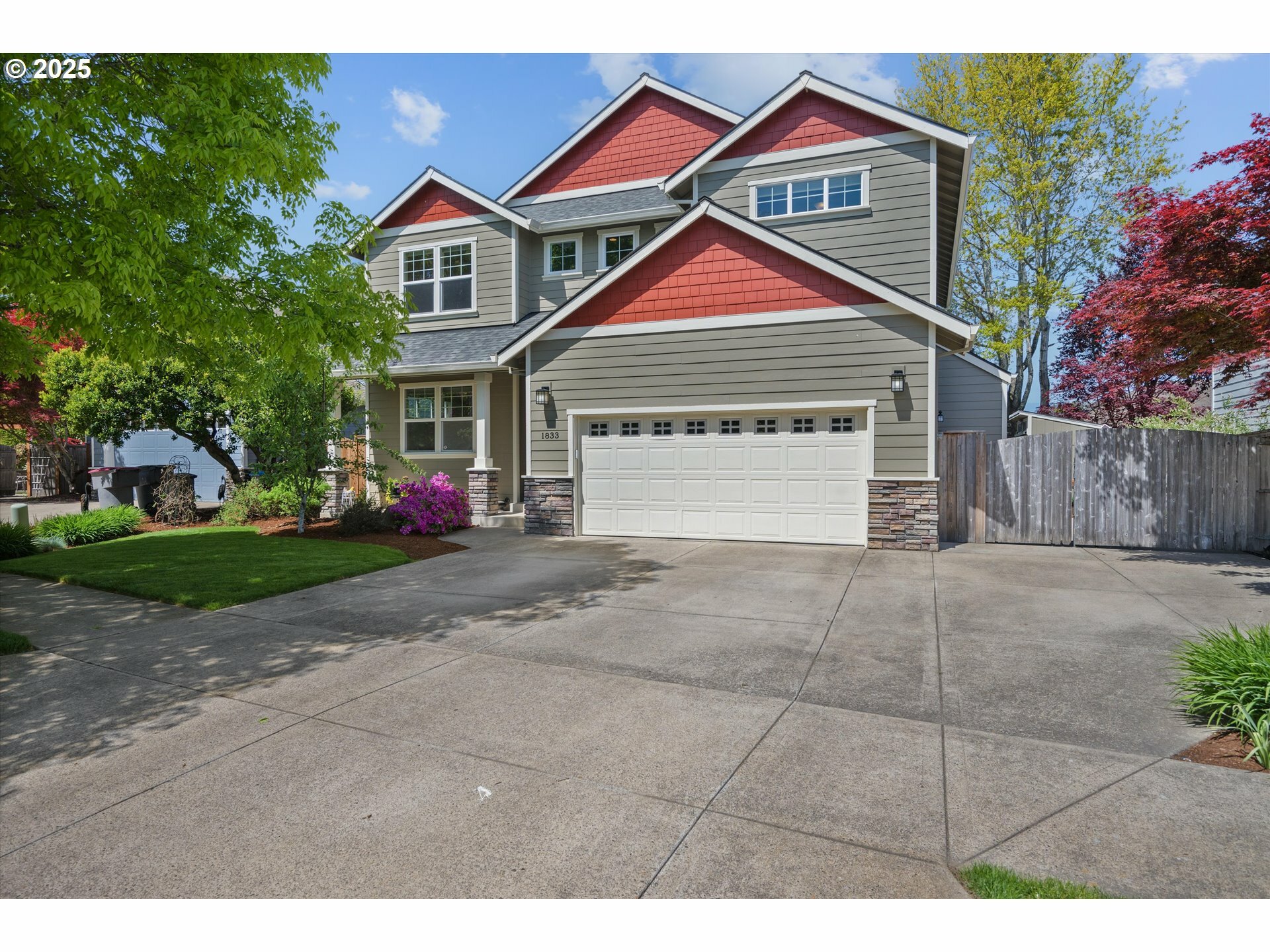 Property Photo: 1833 NW Cottonwood Dr OR 97128