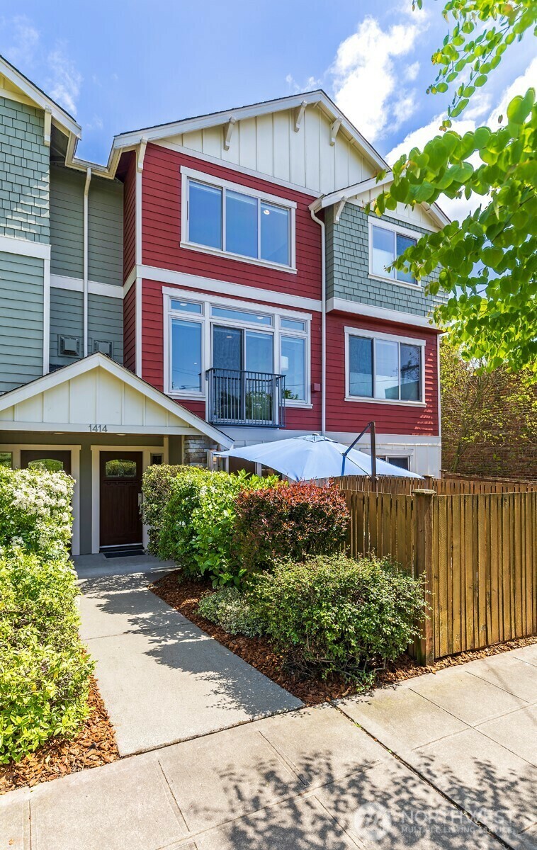 Property Photo: 1414 18th Avenue B WA 98122
