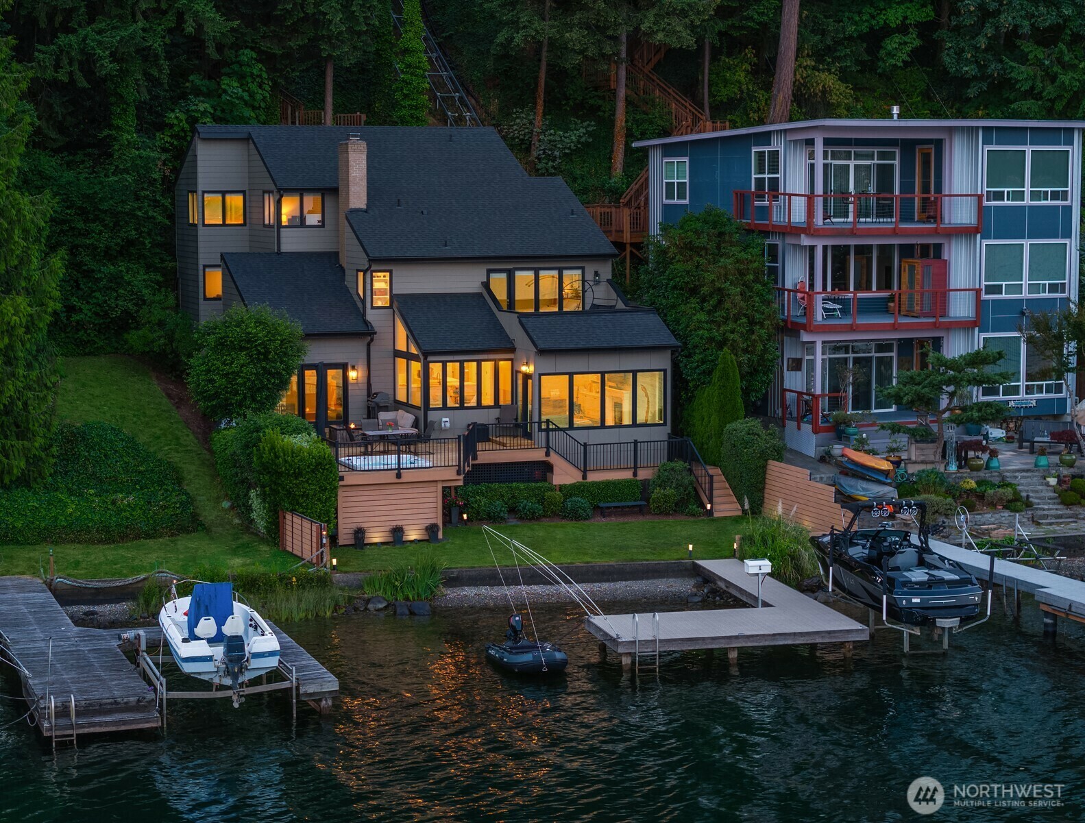 Property Photo: 2002 W Lake Sammamish Parkway NE WA 98052