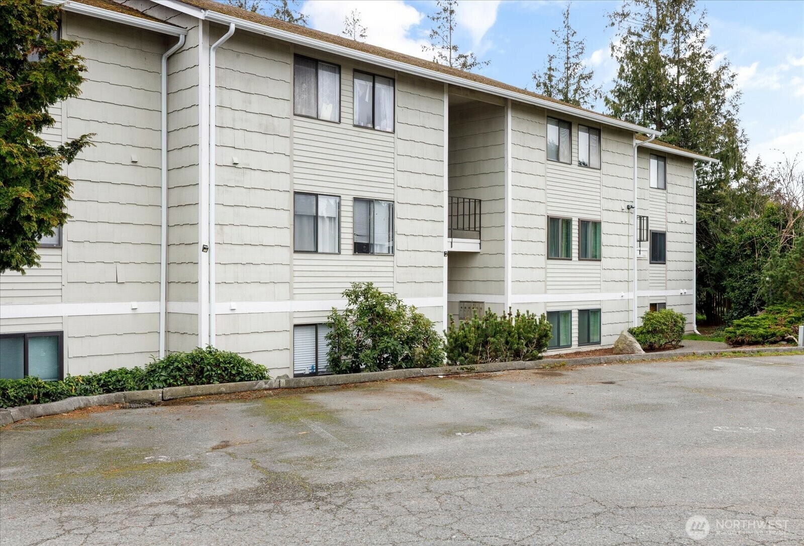 Property Photo: 91 SE 11th Avenue 202 WA 98277