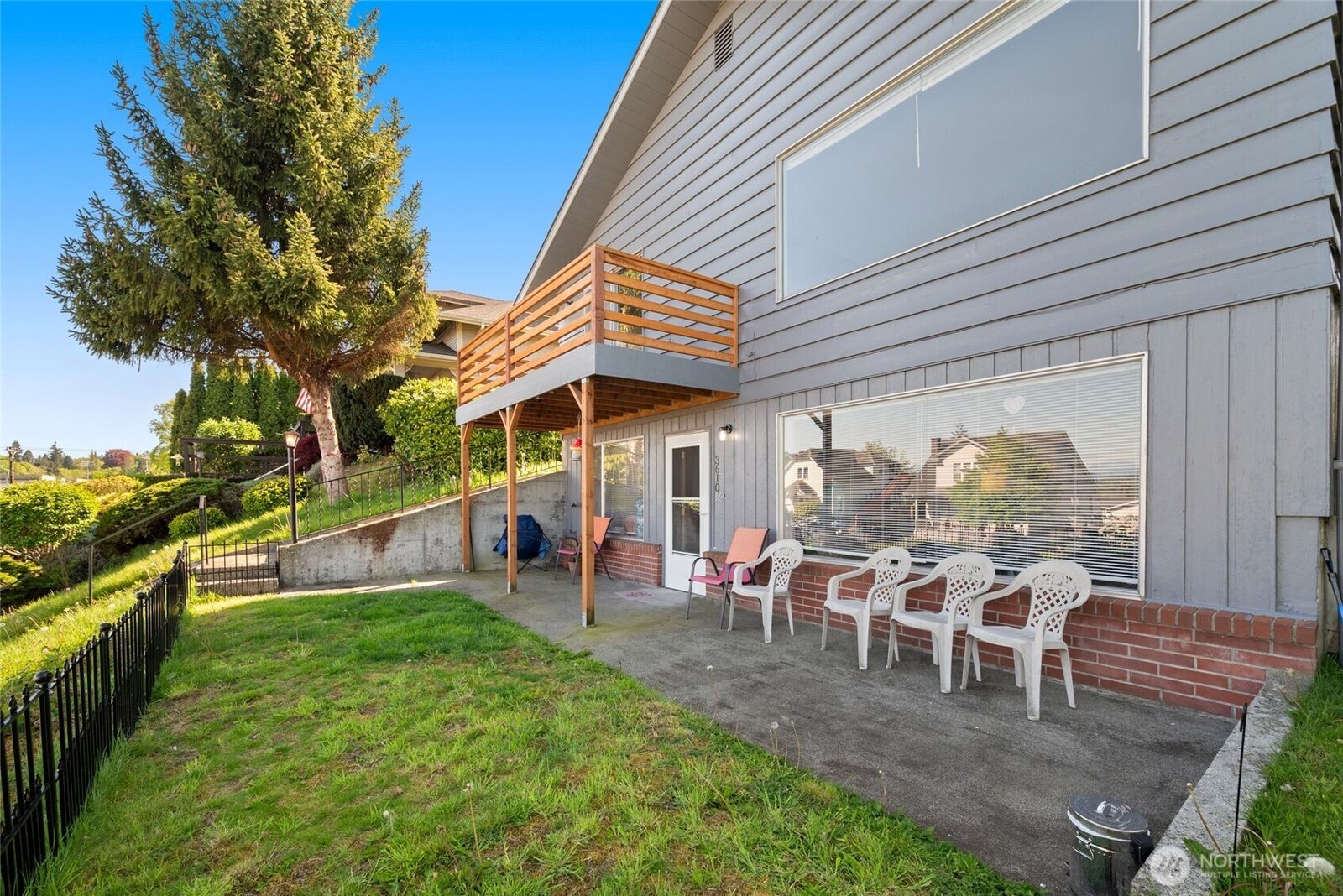 Property Photo: 3610 Oakes Avenue WA 98201
